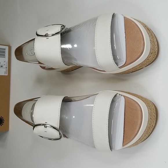 UGG April Sandal - Picture 2 of 9